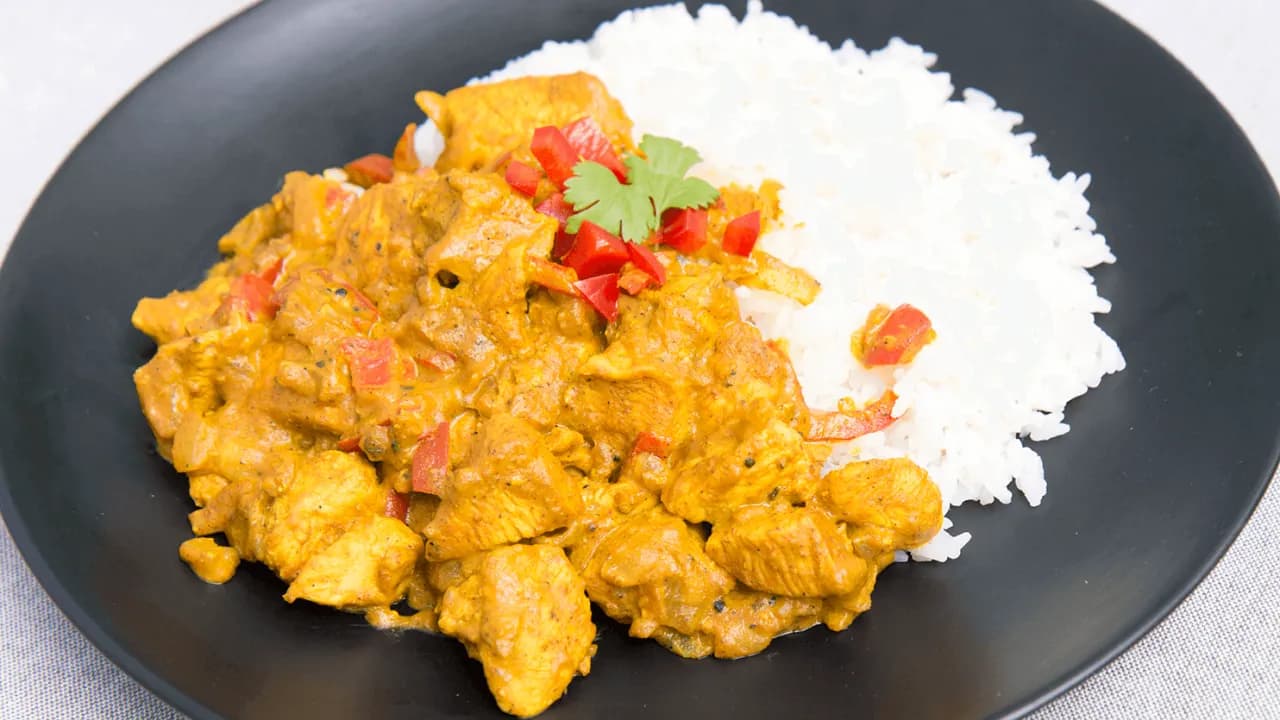 Jak zrobić pyszny sos curry z kurczakiem – prosty przepis krok po kroku