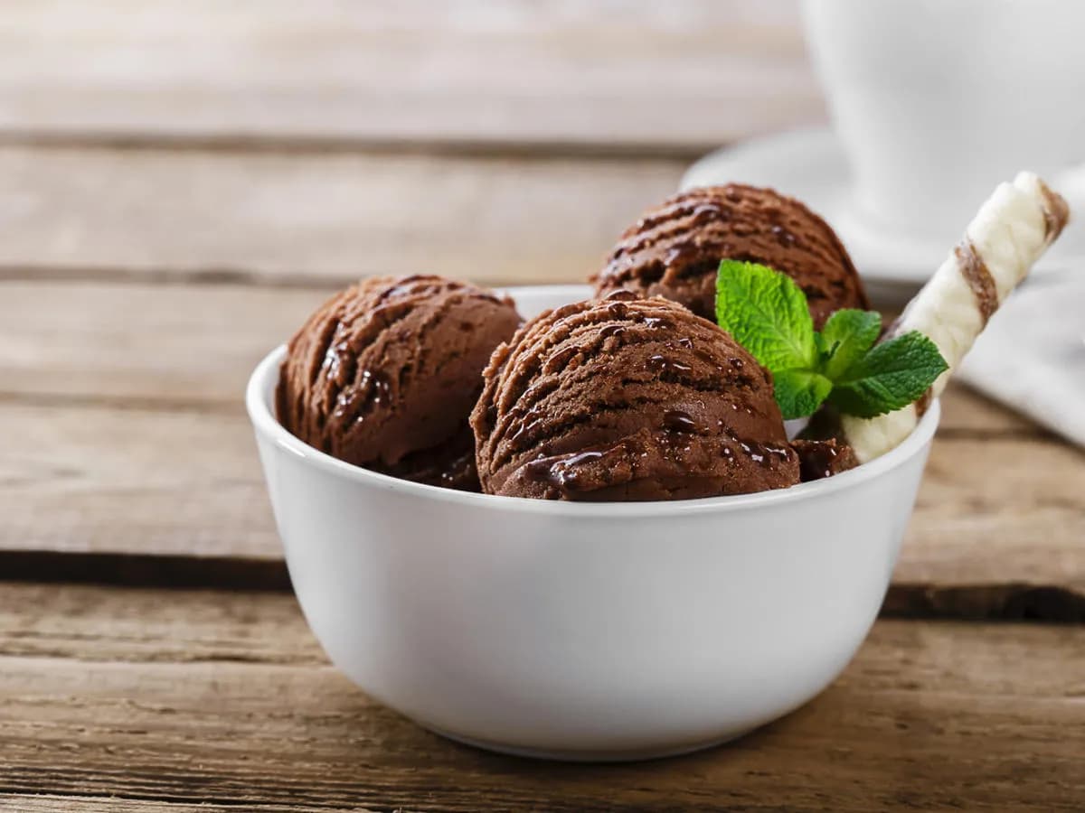 Jak zrobić domowe lody czekoladowe – prosty przepis bez maszyny i błędów