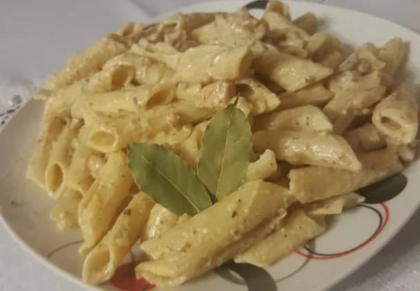 Najlepsze sosy do makaronu z kurczakiem – proste przepisy na pyszne danie