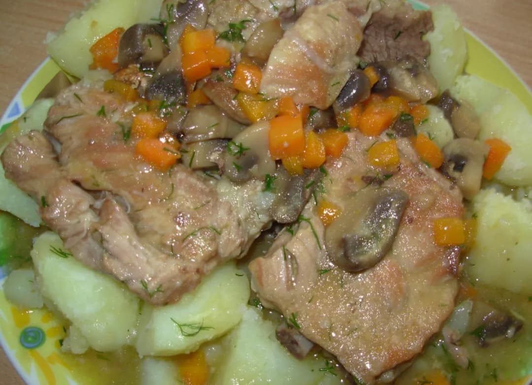 Prosty przepis na sos z żeberek – jak zrobić go szybko i smacznie w domu