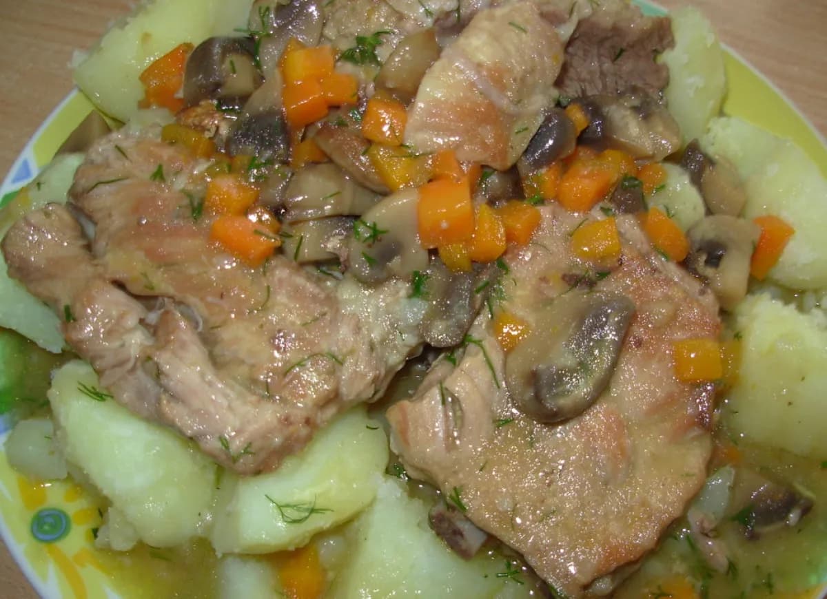 Prosty przepis na sos z żeberek – jak zrobić go szybko i smacznie w domu