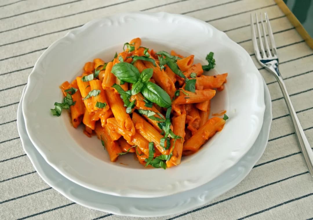 Penne alla vodka: prosty przepis, który podbije Twoje podniebienie