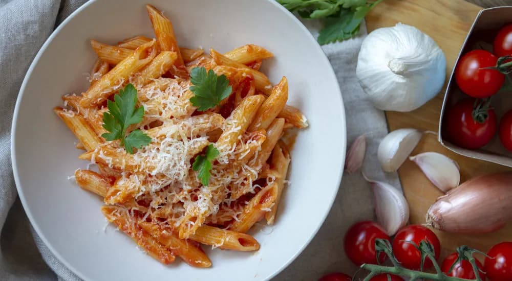 Prosty przepis na makaron penne z serem – jak zrobić idealne danie w domu