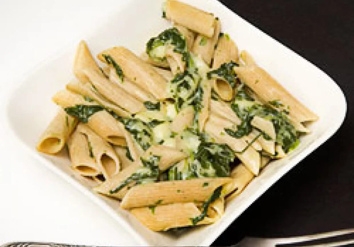 Penne ze szpinakiem w sosie śmietanowo-serowym – prosty przepis na pyszny obiad