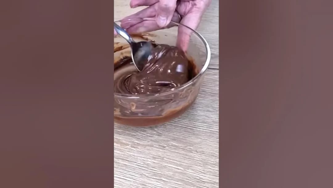 Jak uratować zważoną polewę czekoladową – proste sposoby na naprawę i uniknięcie błędów