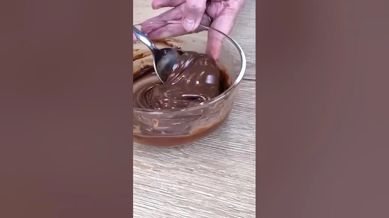 Jak uratować zważoną polewę czekoladową – proste sposoby na naprawę i uniknięcie błędów