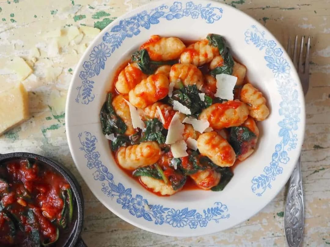 Najlepsze sosy do gnocchi – proste przepisy i pomysły na pyszne połączenia