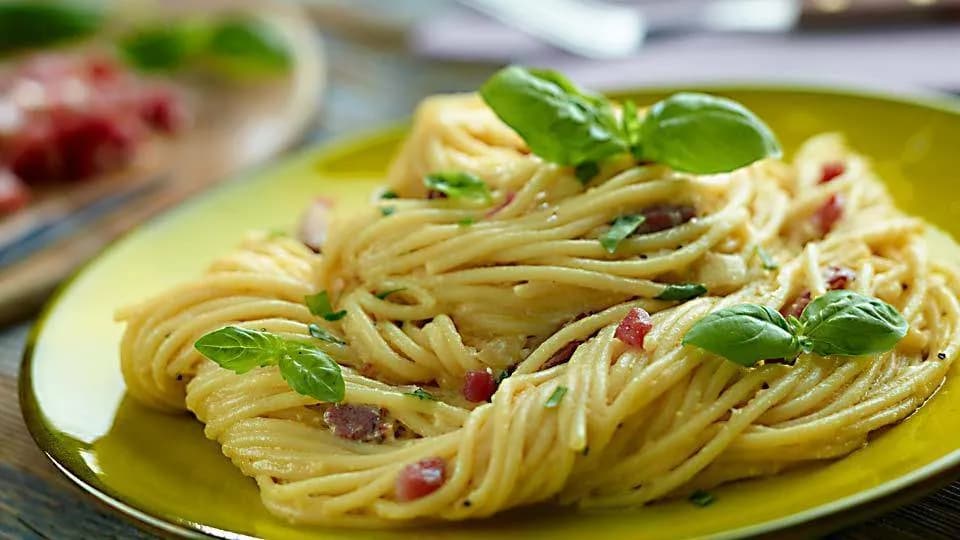 Prosty przepis na spaghetti carbonara z produktów Lidla – gotowe w 20 minut!