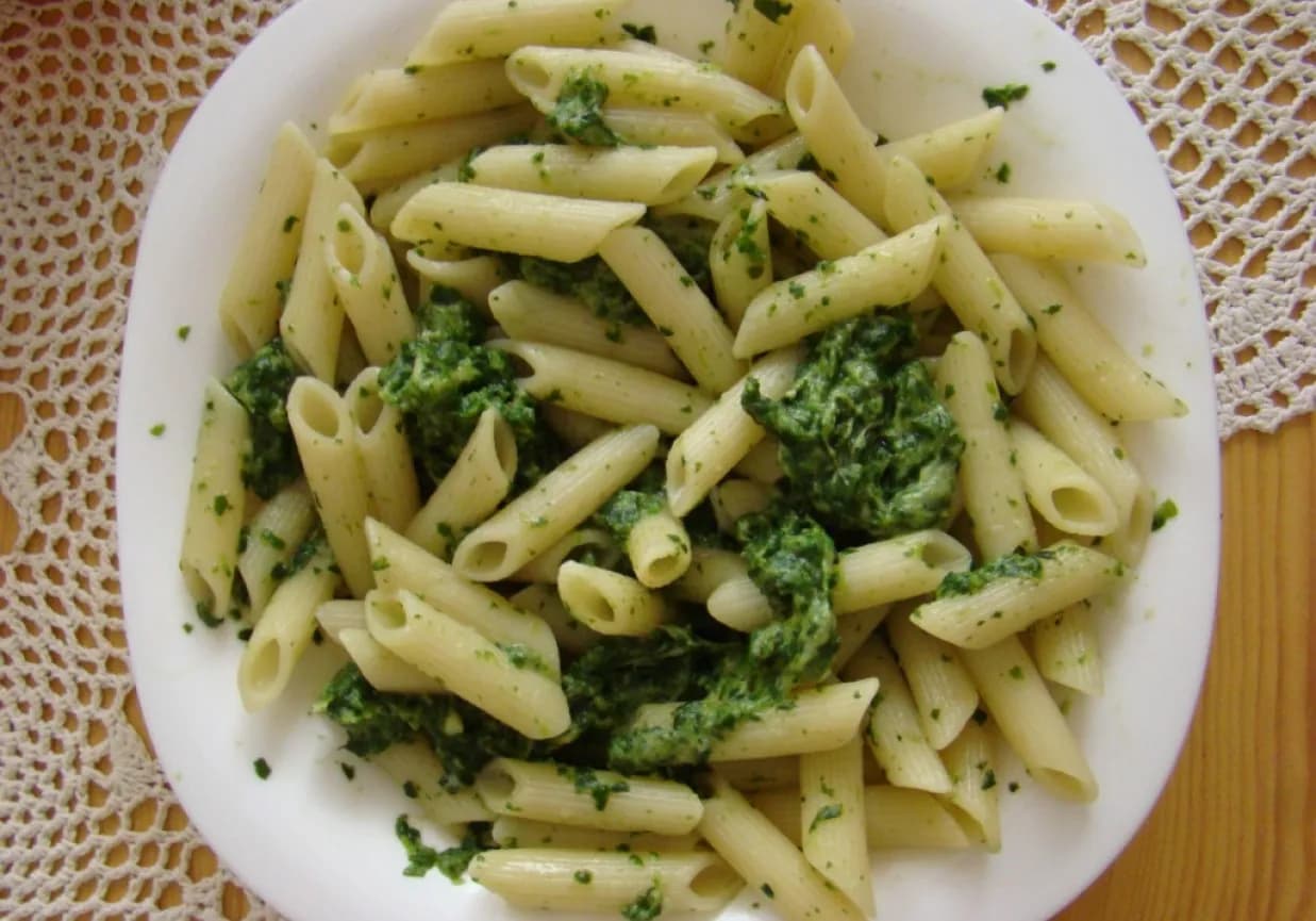 Prosty przepis na makaron penne ze szpinakiem – szybki i smaczny obiad dla każdego
